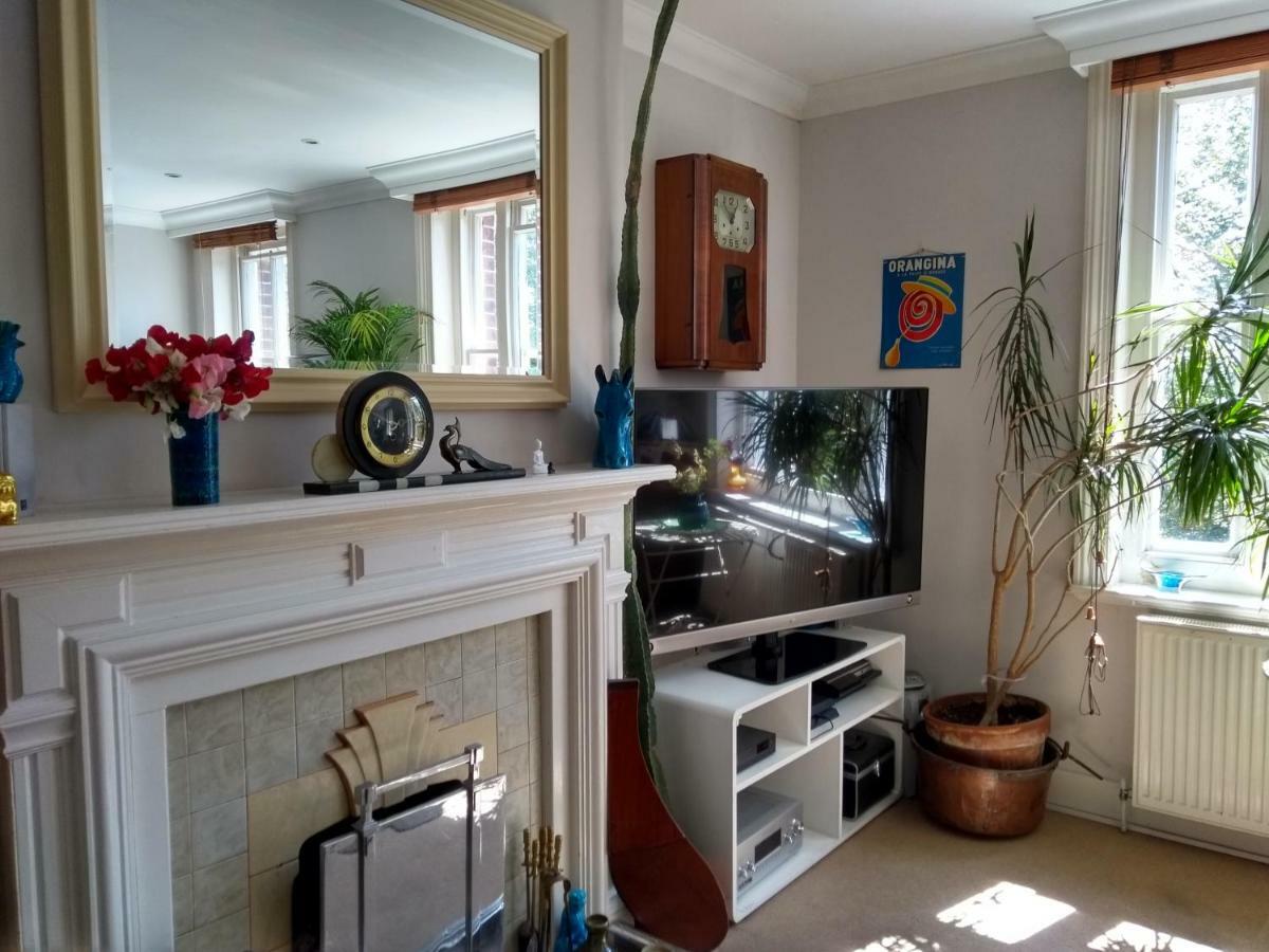 Stunning Retro Apartment In Central Брайтонн Экстерьер фото